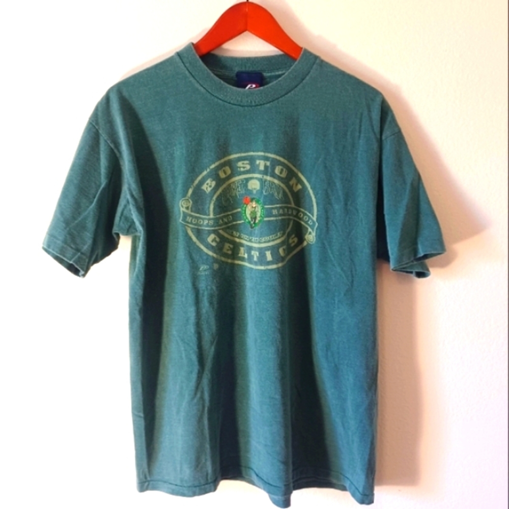 Vintage 90s Pro Player Boston Celtics Basketball Hoops & Hardwood T Shirt